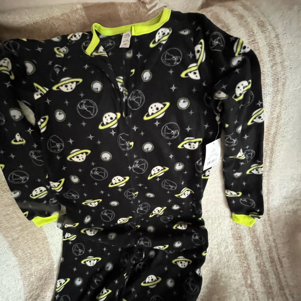 Space-Themed Kids Pajamas - Black and Green